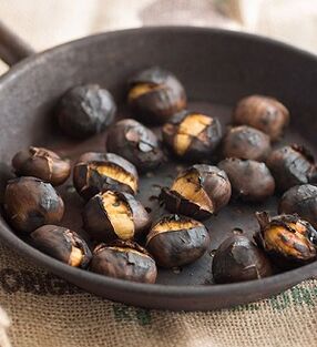 castanhas fritas para a prevenção de hemorróidas